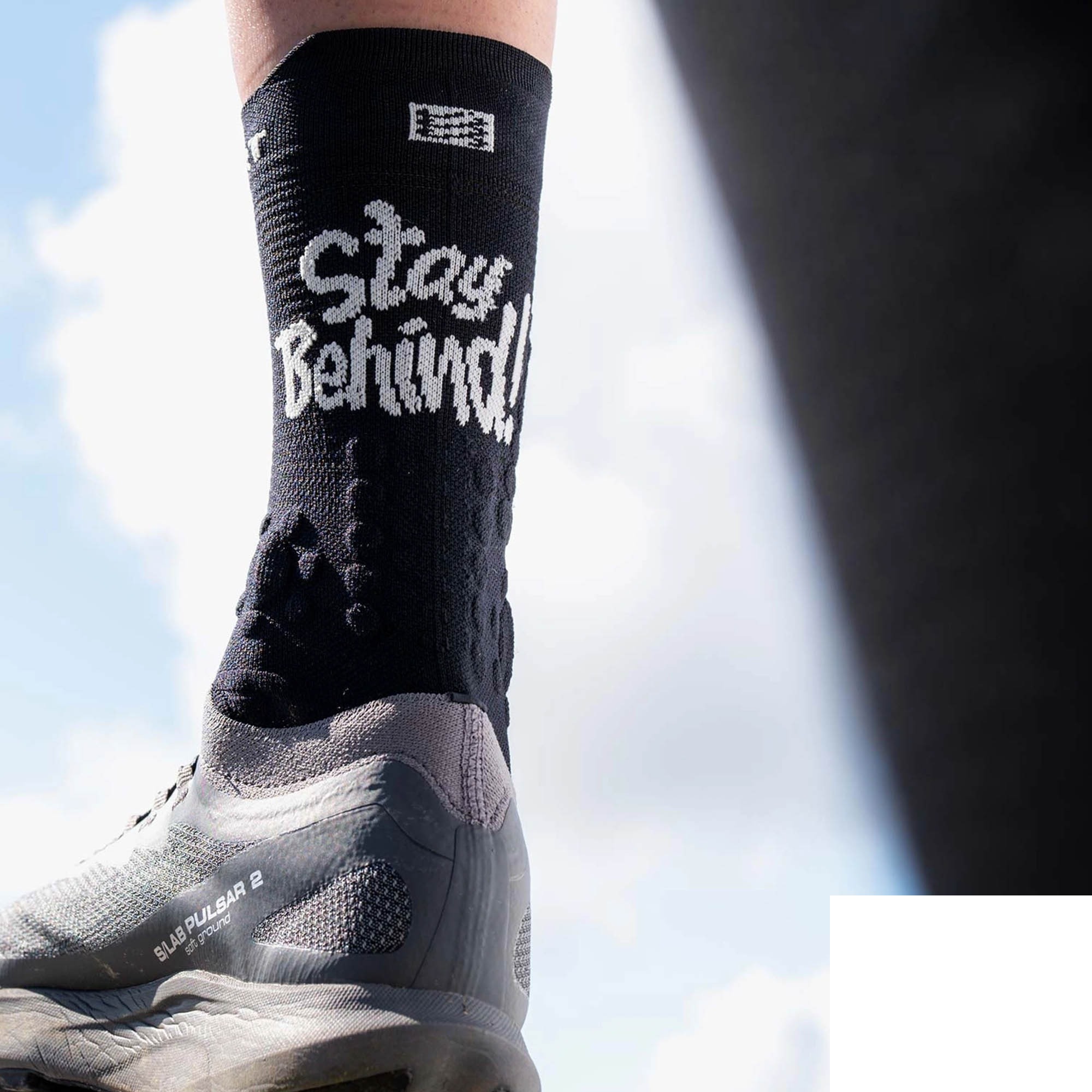 Čarape COMPRESSPORT Pro Racing V4.0 Trail Stay Behind Black/Print - Image 3